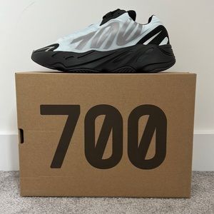 Yeezy Boost 700 MNVN Blue Tint Dead Stock Size US 9